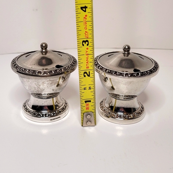 Two Ianthe Silverplate Vintage Mustard Pots w Blue Inserts Floral Design England - Picture 9 of 10